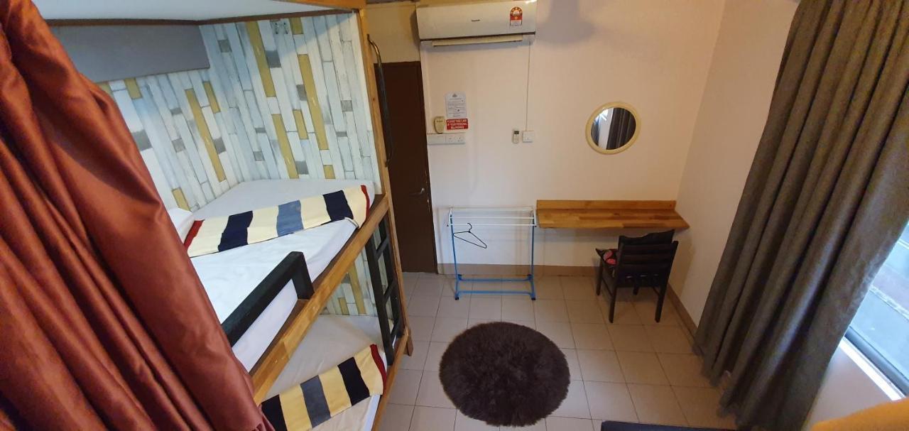 Escape Backpackers Kk Hostel Kota Kinabalu Exterior foto