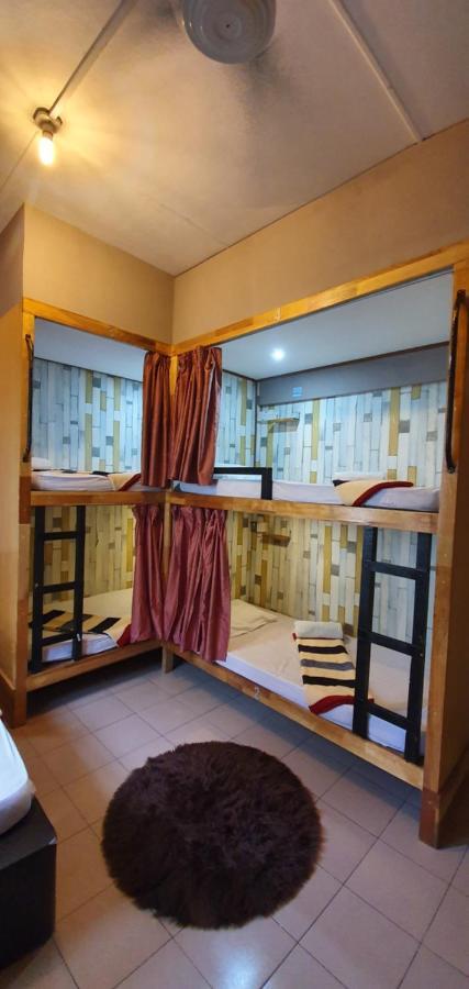 Escape Backpackers Kk Hostel Kota Kinabalu Exterior foto