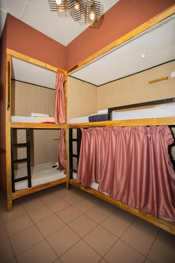 Escape Backpackers Kk Hostel Kota Kinabalu Exterior foto